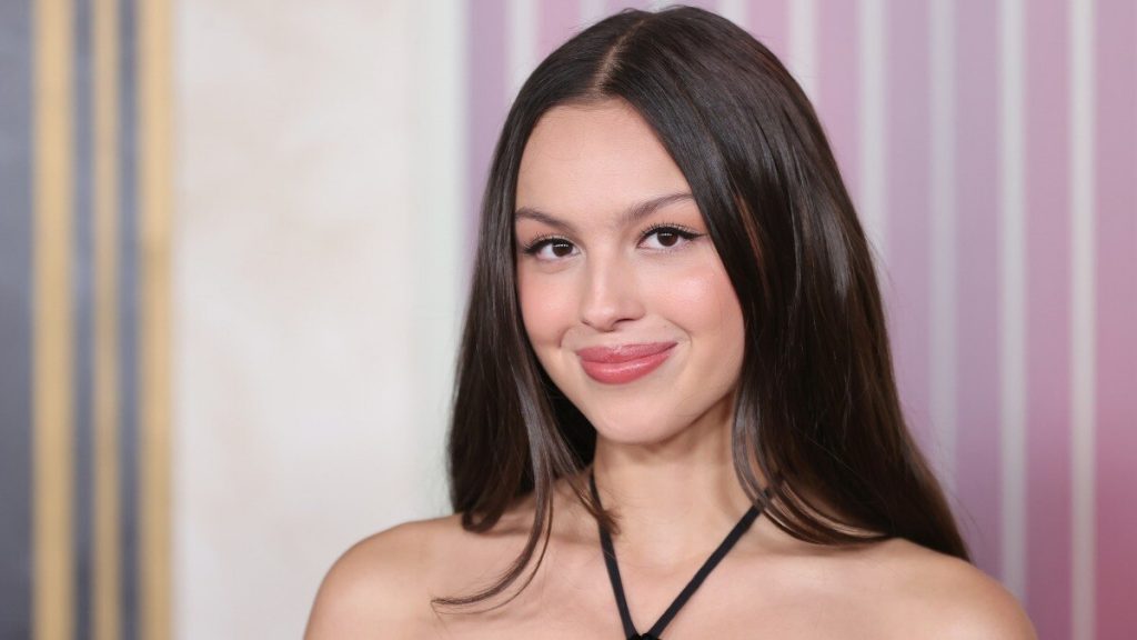 Meet hair dye’s cool little sister—hair gloss